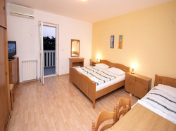 Apartmani Pansion Krivic Kaštel Gomilica